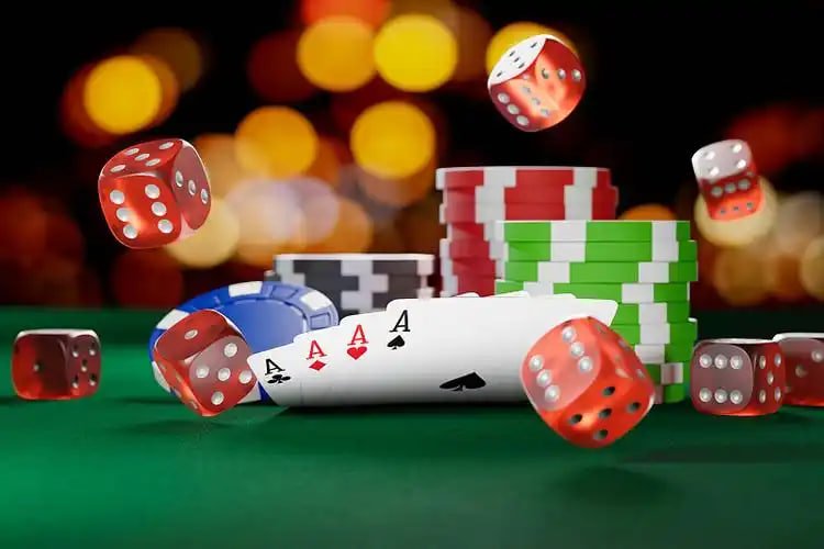 Active Domino QQ gameplay showing hand tiles and betting controls
